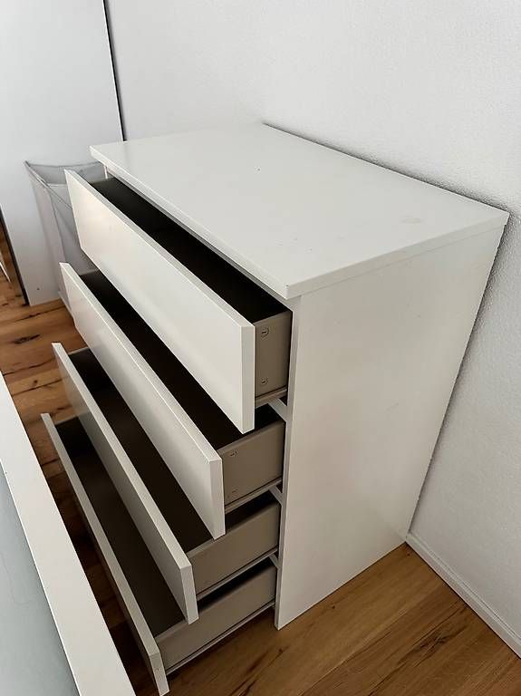 Commodes: Weisse Kommode mit 4 Schubladen – D'occasion à Freidorf TG par sandro444 1