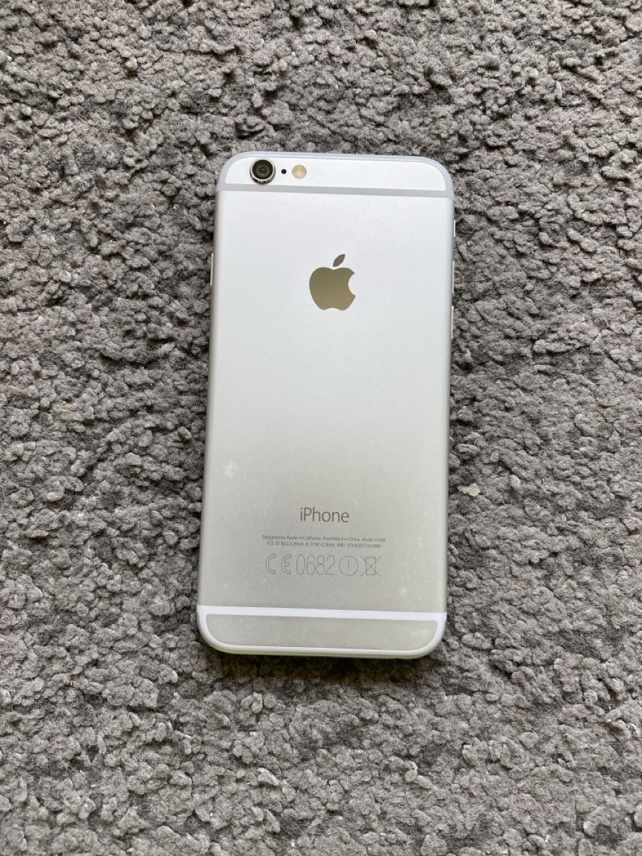 Apple Telefoni cellulari / Smartphones: iPhone 6 Argent 64Go 98% capacité batterie N.17 – Nuovo (secondo la descrizione) da Genève venduto da eth_6qs6