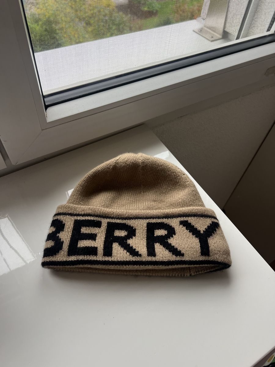 Burberry Copricapi, berretti & cappellini: Burberry Cashmere Beanie, Camel/ Logo – Nuovo (secondo la descrizione) da Niederlenz venduto da CXClouds 1