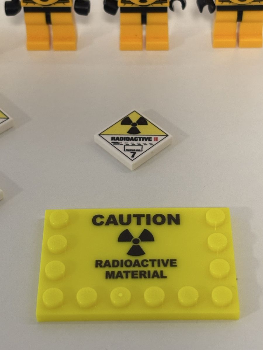 Lego Baukästen: 3x Lego Hazmat Guy mit Zubehör – Gebraucht aus Lengnau AG von Chefe43 4