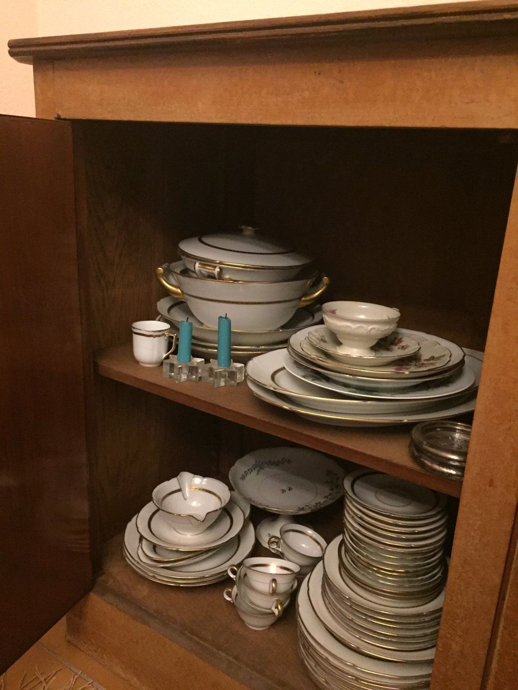 Tischset: Tisch, 6 Stühle mit Buffet – Gebraucht aus Basel von Lancer4 4
