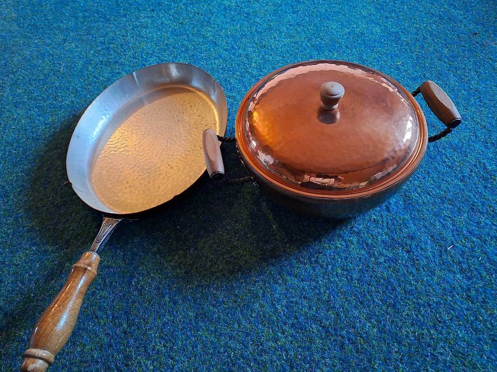 Cocotte vintage française ovale en cuivre avec couvercle, fabriquée en France. - Canada