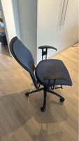 Bürostuhl mit Rollen, blau, höhenverstellbar (Lehne defekt)