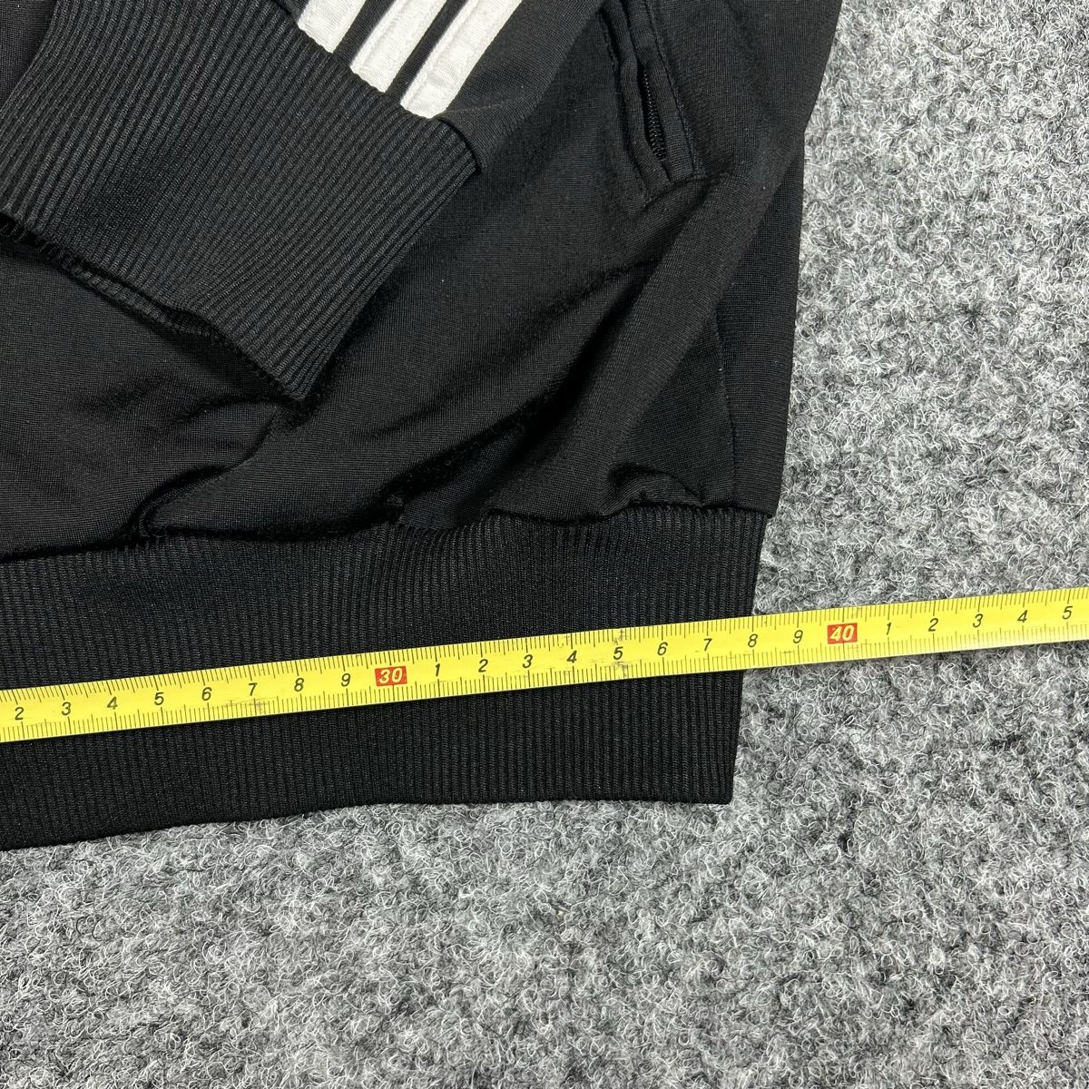 Adidas Giacche: Black Adidas jacket zip Medium – Nuovo (secondo la descrizione) da La Sagne NE venduto da Matlasape 3