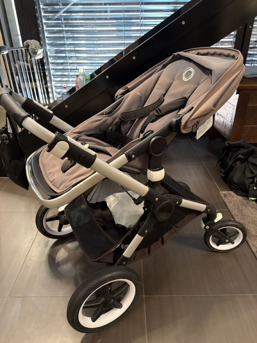 Bugaboo Poussette: Bugaboo Kinderwagen Fox guter Zustand – D'occasion à Schindellegi par sch_xgb9