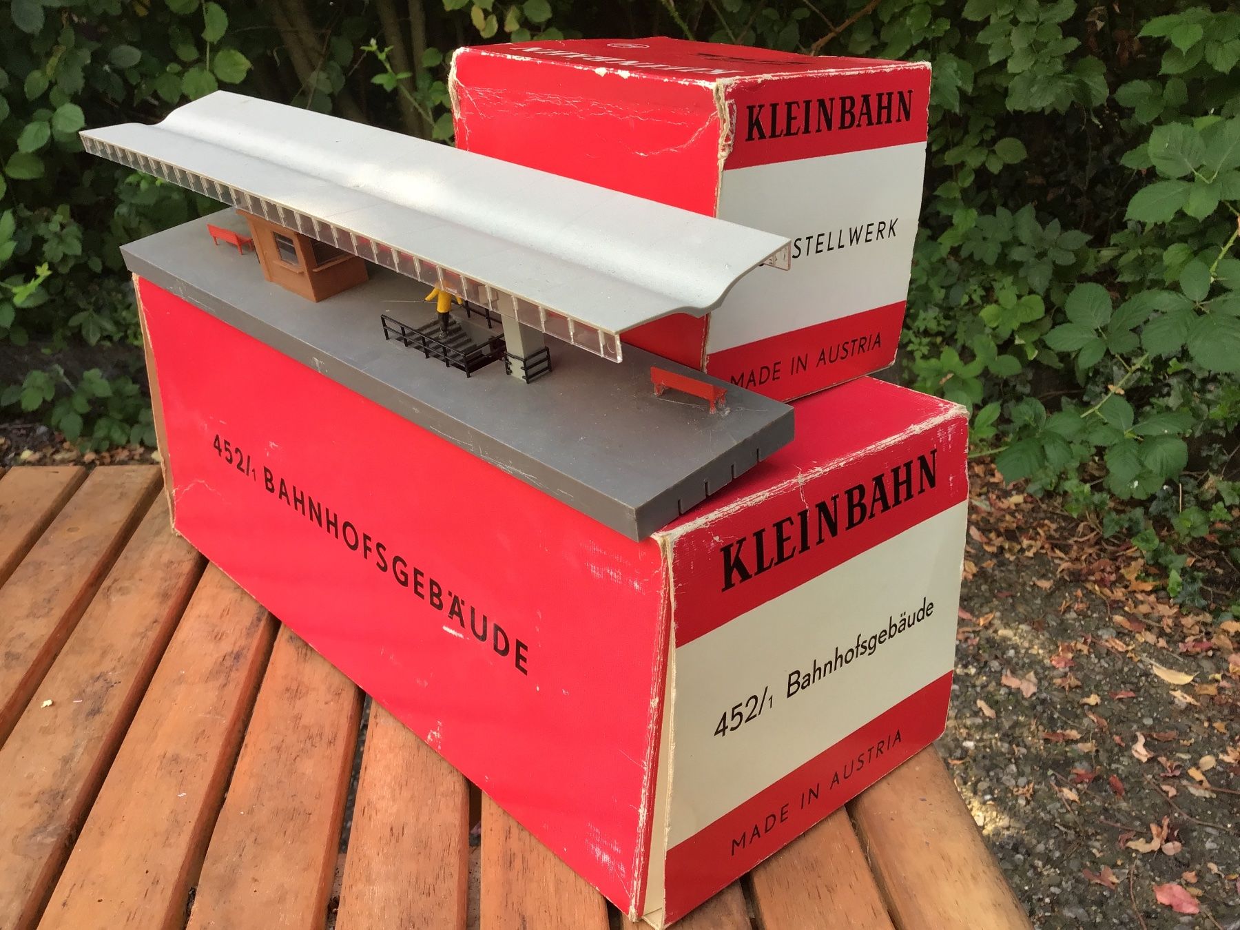 Kleinbahn Modellini di ferrovie: Modell Eisenbahn Bahnhof mit Stellwerk, Kleinbahn – Usato da Männedorf venduto da Spezial-Modelle 4