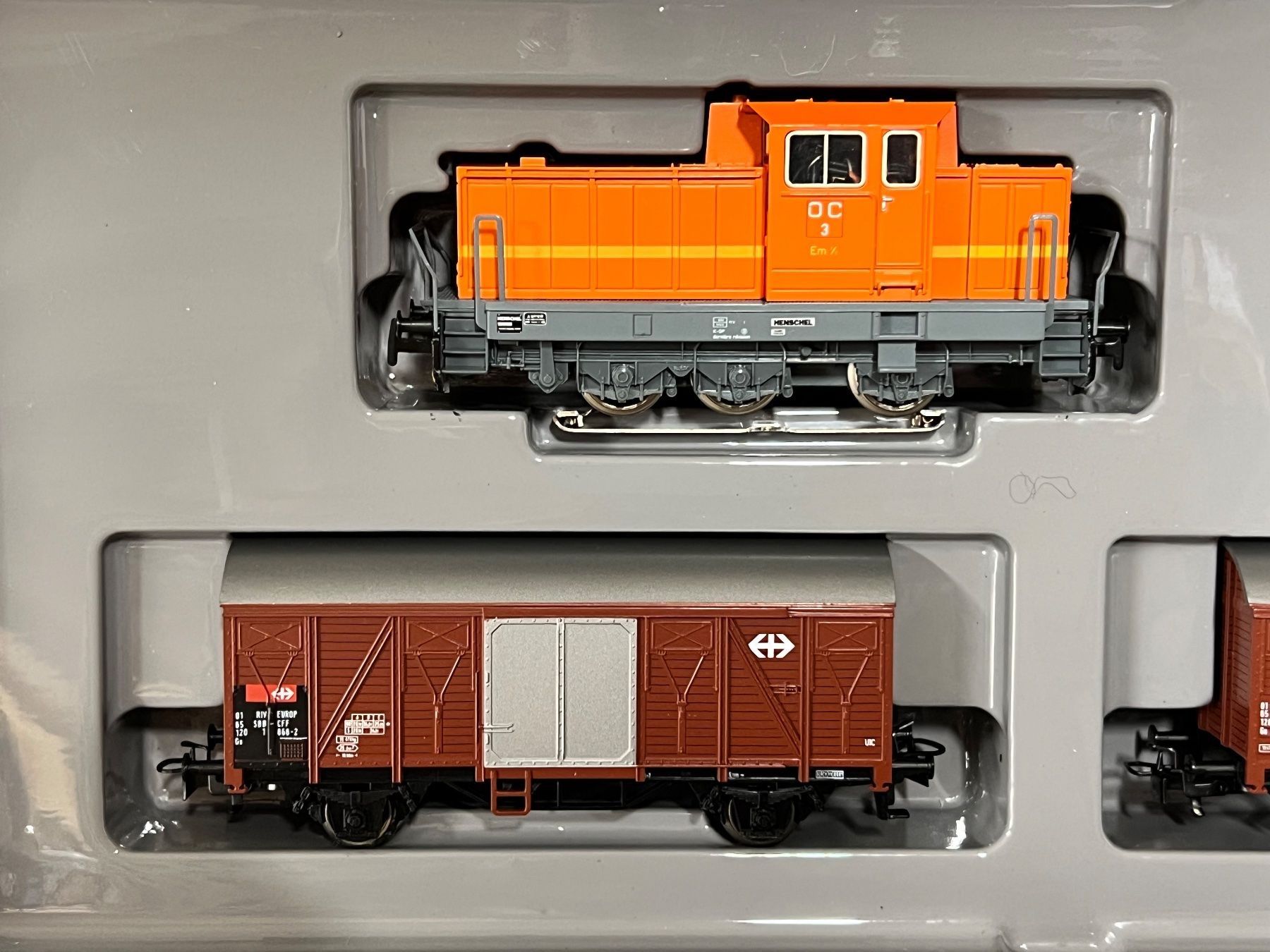 Märklin Modellini di ferrovie: Märklin 2847 Schweizer Nebenbahn-Güterzug H0 AC – Nuovo e nell'imballaggio originale da Neuenhof venduto da ludovicco 1