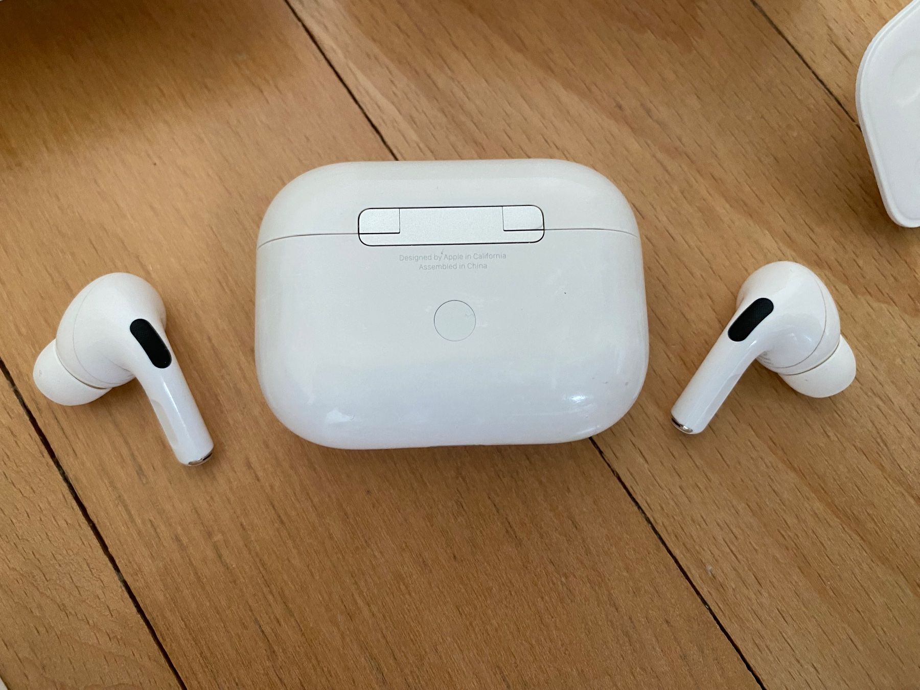 Apple Cuffie: Apple AirPods Pro with Wireless Charging Case – Difettoso da Rüti ZH venduto da Ckr 3