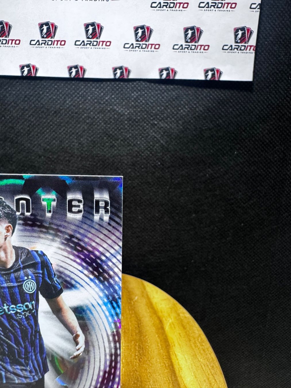 Topps Sammelbilder & Trading cards: 2025-26 Topps Flagship UCC Alessandro Bastoni "Epicenter" – Gebraucht aus Reconvilier von Cardito 3
