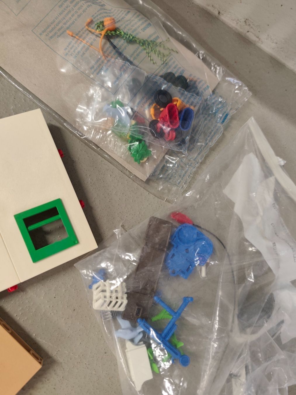 Playmobil Giocattoli: Playmobil grosser Bauernhof Teile – Usato da Oberkulm venduto da FairTreasures 2