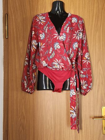 Body rouge imprimé floral taille S /M