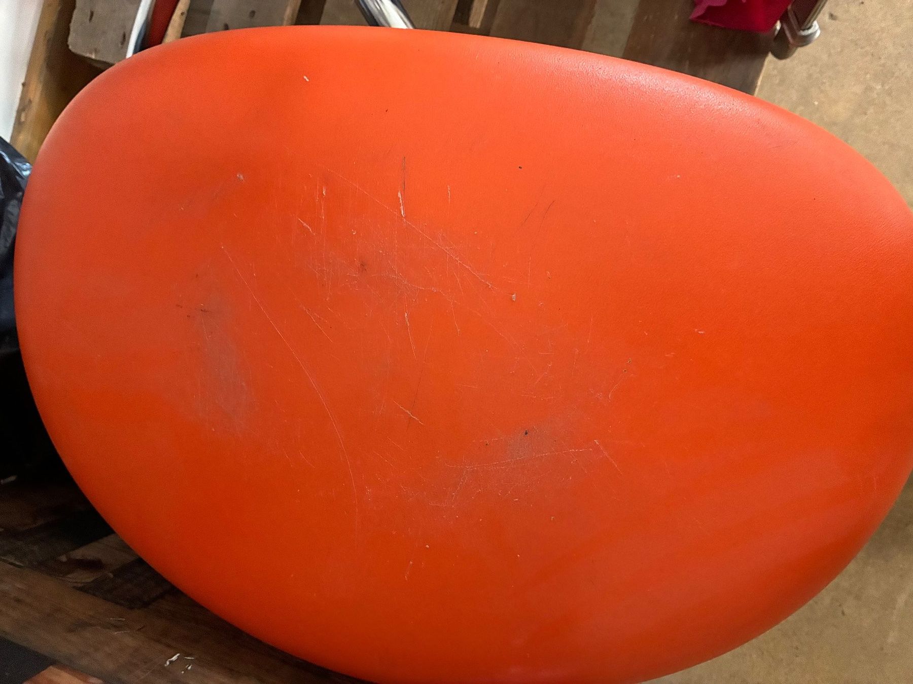 Sgabelli: Hocker orange, runde Form, Gebrauchsspuren – Usato da Dübendorf venduto da sdbu-frappant 2