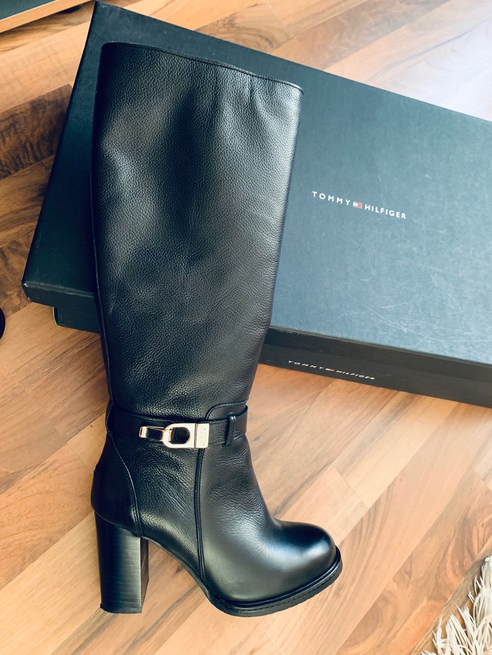 Tommy Hilfiger Scarpe da donna: Schöne Tommy Hilfiger Stiefel  Leder Gr37 – Usato da Biel-Benken BL venduto da BelginE 2