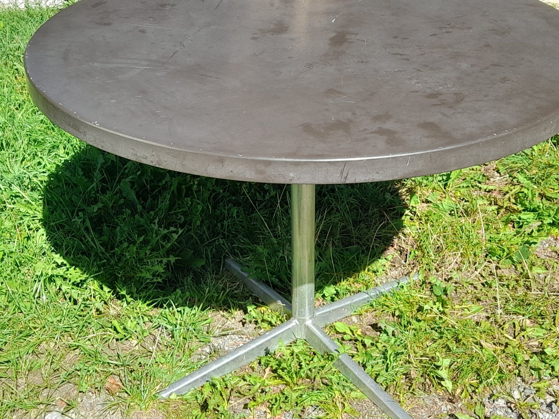 Tables: Vintage Gartentisch rund – D'occasion à Aeschi b.Spiez par 52_wochen 6