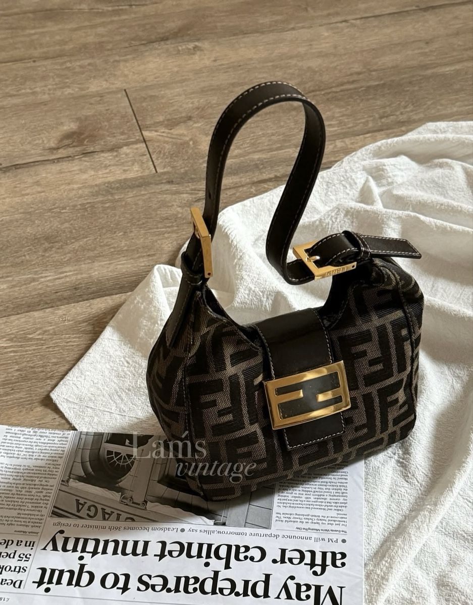 Fendi Sacs femmes: Fendi mini vintage purse 100% authentic – D'occasion à Zürich par dam_t7hk
