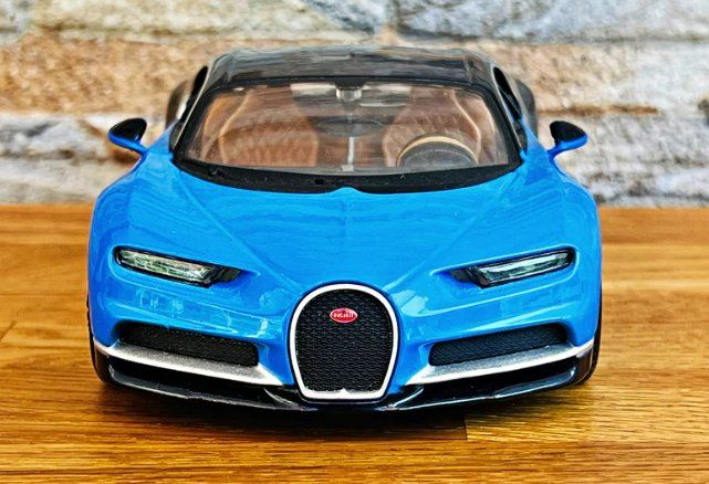 Bugatti Modellautos: Bugatti Chiron Modellauto 1/24 (blau) – Neu und originalverpackt aus Ettingen von SwissHellcat 4