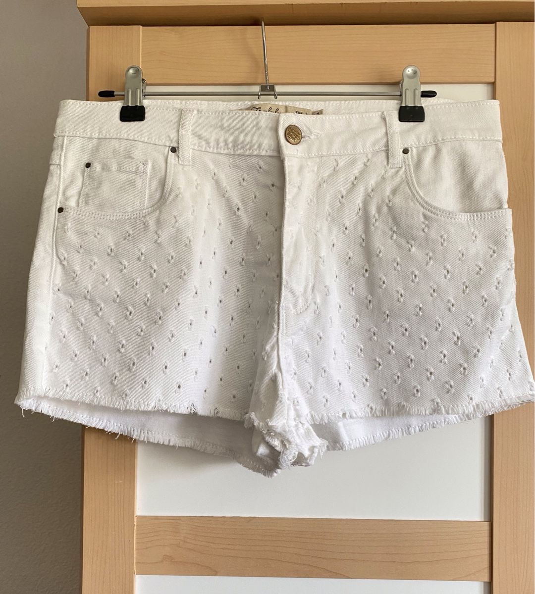 Zara Jeans: Short en jeans blanc – Usato da Le Noirmont venduto da Fanny_