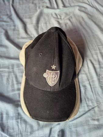 FC Basel Cap schwarz beige mit Logo guter Zustand