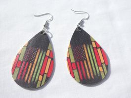 Bunte Kunstleder-Tropfenohrringe, Modeschmuck / NEU