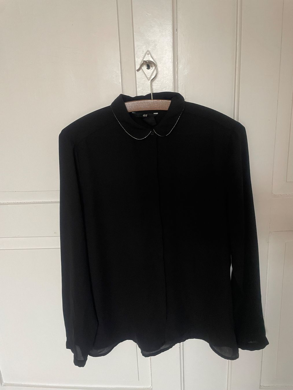 H&M Blusen: Schwarze Bluse Gr. 36 mit Silberkragen H&M – Gebraucht aus Zürich von sar_c828