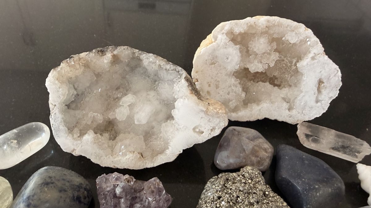 Minerali & Pietre curative: Mixed Stones Collection Geodes And Crystals Assorted – Usato da Thalwil venduto da inf_86dk 1