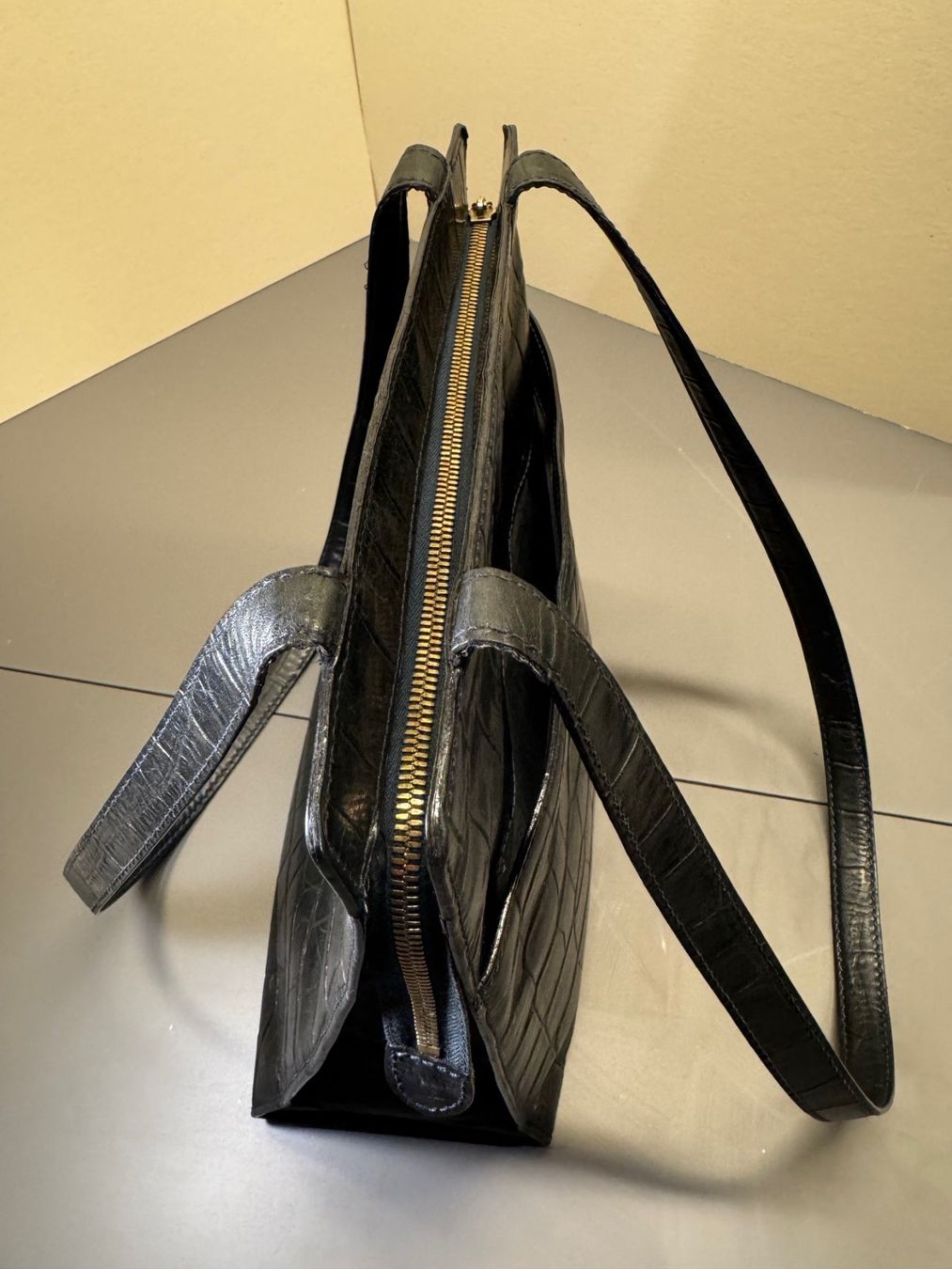Aigner Borse da donna: Aigner Handtasche Damen Leder schwarz – Usato da Boll venduto da Simpbon 5