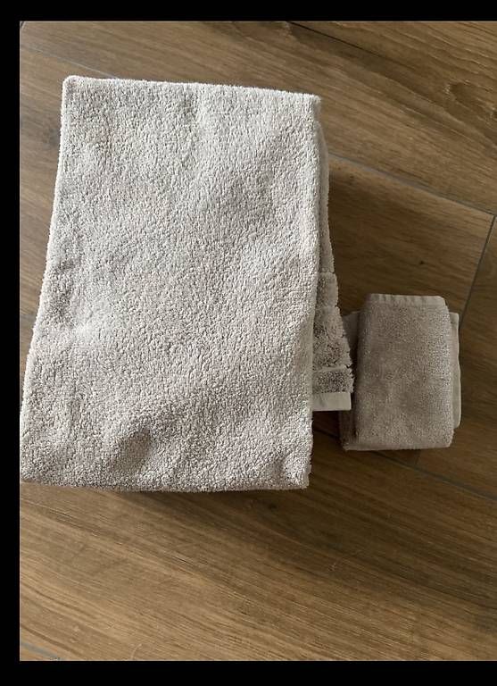 Teli da bagno: Graue Frotteewäsche – Usato da Uzwil venduto da sab_nhc7 1