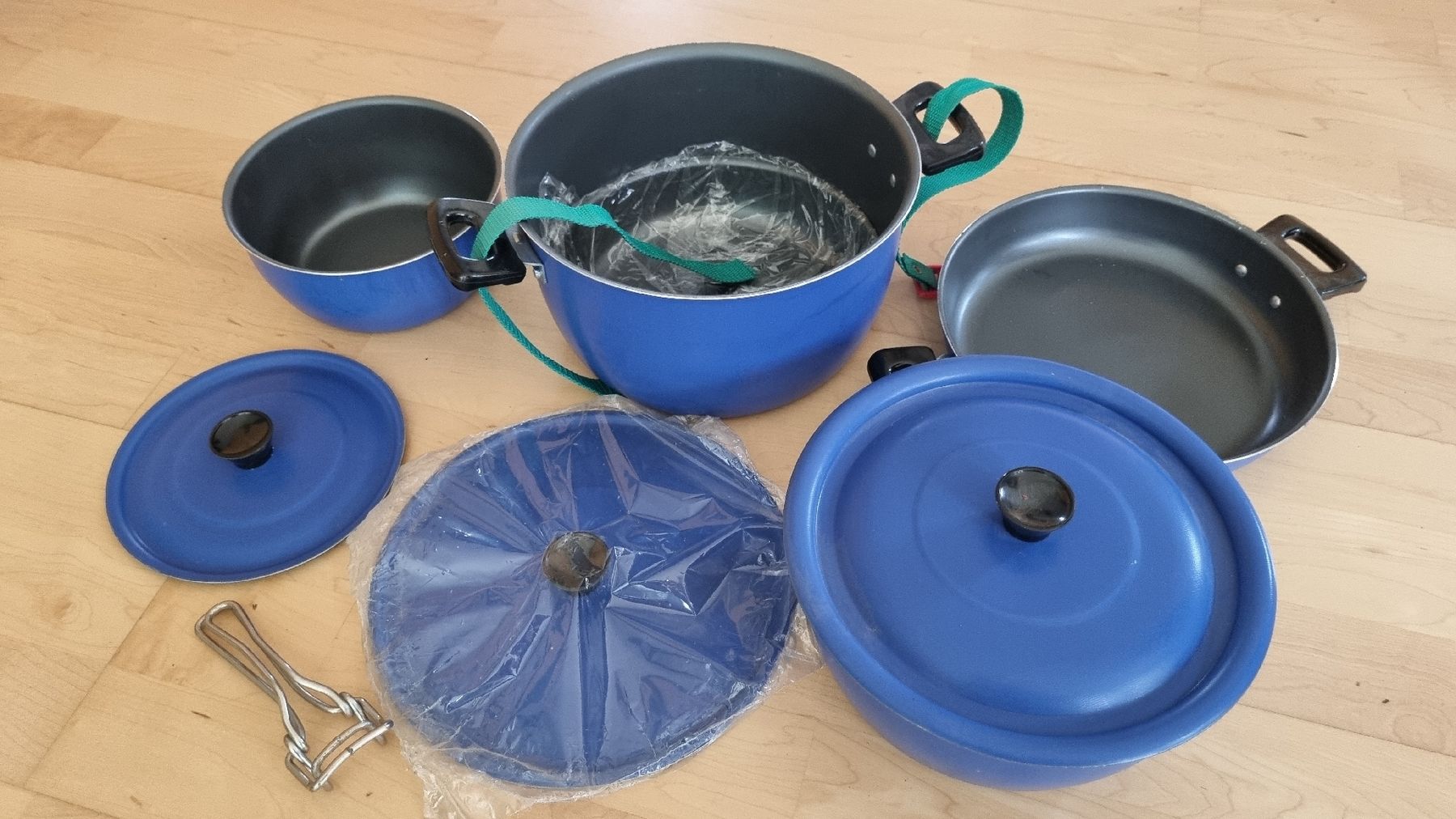 Pfannen: Campingset 4 Pfannen – Neu und originalverpackt aus Bad Ragaz von velo44