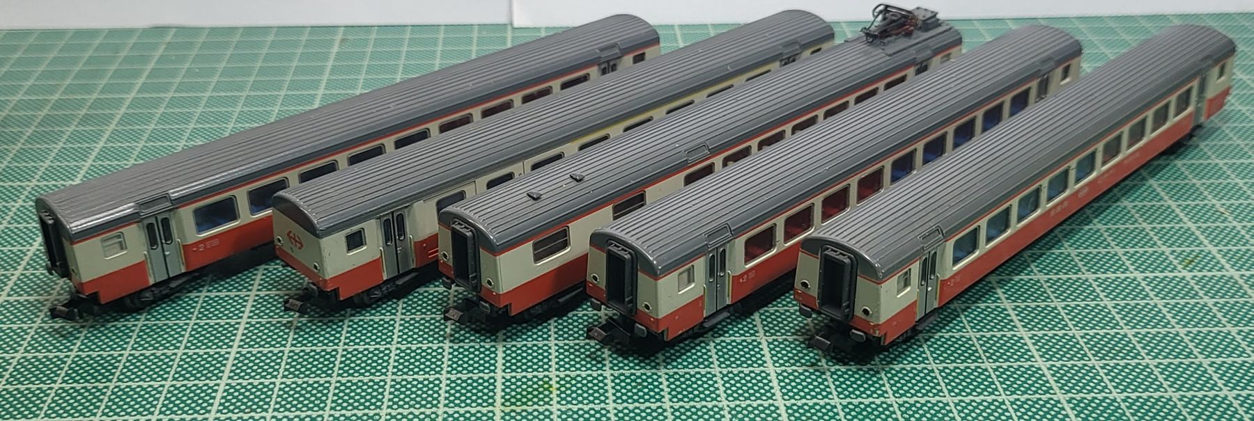 Trix Modellini di ferrovie: Minitrix 1052  Swiss Express Re 4/4 – Nuovo (secondo la descrizione) da Malters venduto da minitrix79 1