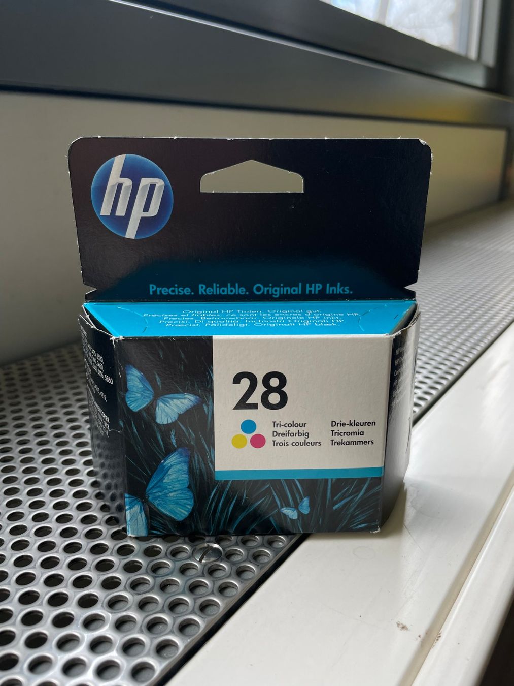Hewlett Packard Cartucce per stampanti & toner: HP 28 Druckerpatrone – Nuovo e nell'imballaggio originale da Allschwil venduto da ylmoritz