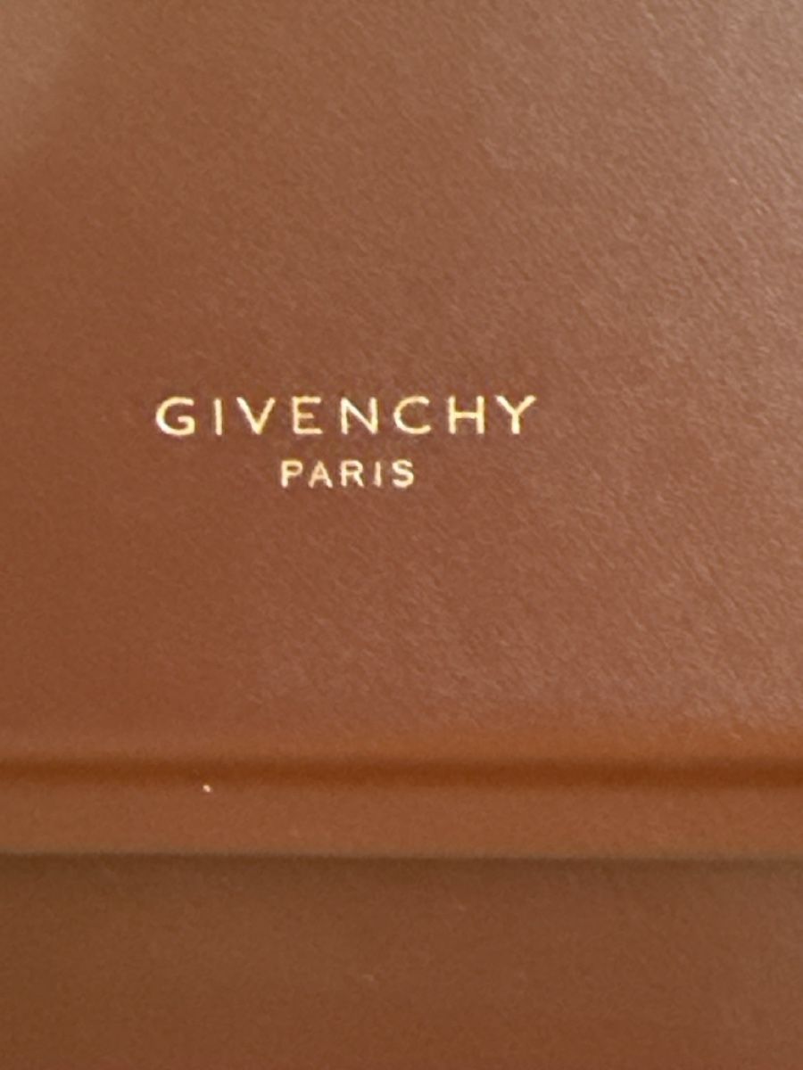 Givenchy Taschen für Damen: Givenchy burgundy leather purse – Gebraucht aus Bäch SZ von jfog 1