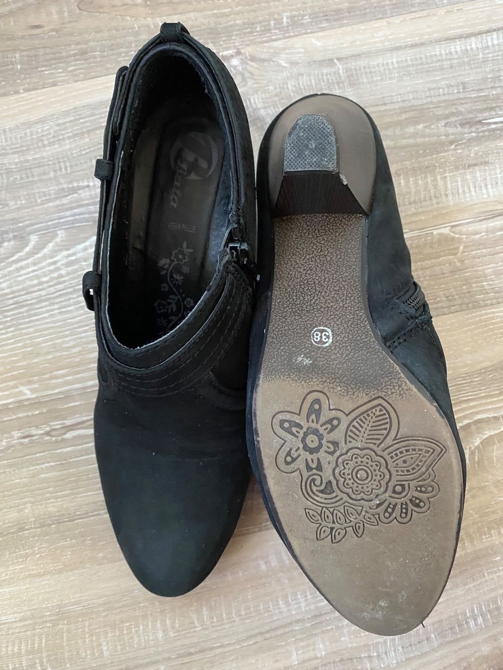Scarpe da donna: Schwarze Leder-Stiefeletten von Bâta Gr.38 – Usato da Estavayer-le-Lac venduto da Mimmy02 2