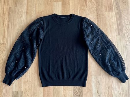 Schwarzer Pullover mit Tüllärmeln von Tally Weijl (Grösse S)