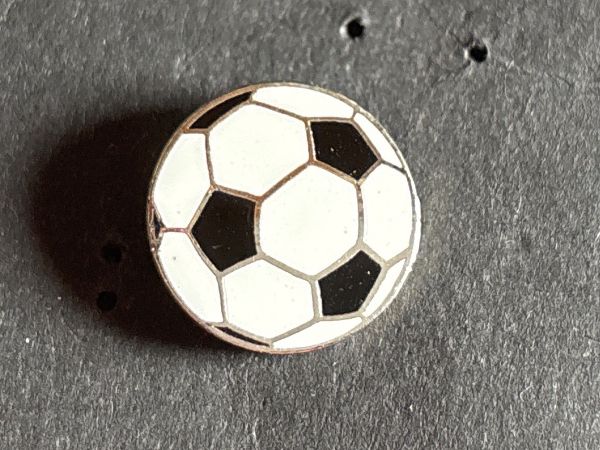 Placchette & Badge: Pin Fussball – Usato da Lützelflüh-Goldbach venduto da NicoleL.