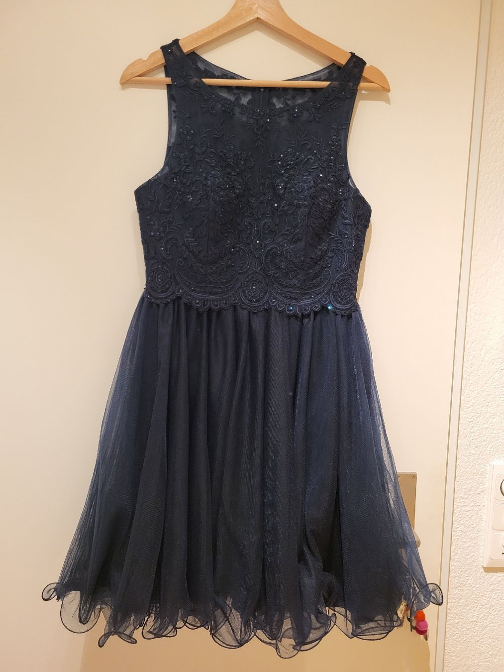Vestiti: Abendkleid Knielang Gr.38  – Usato da Thun venduto da Schnabel2.0
