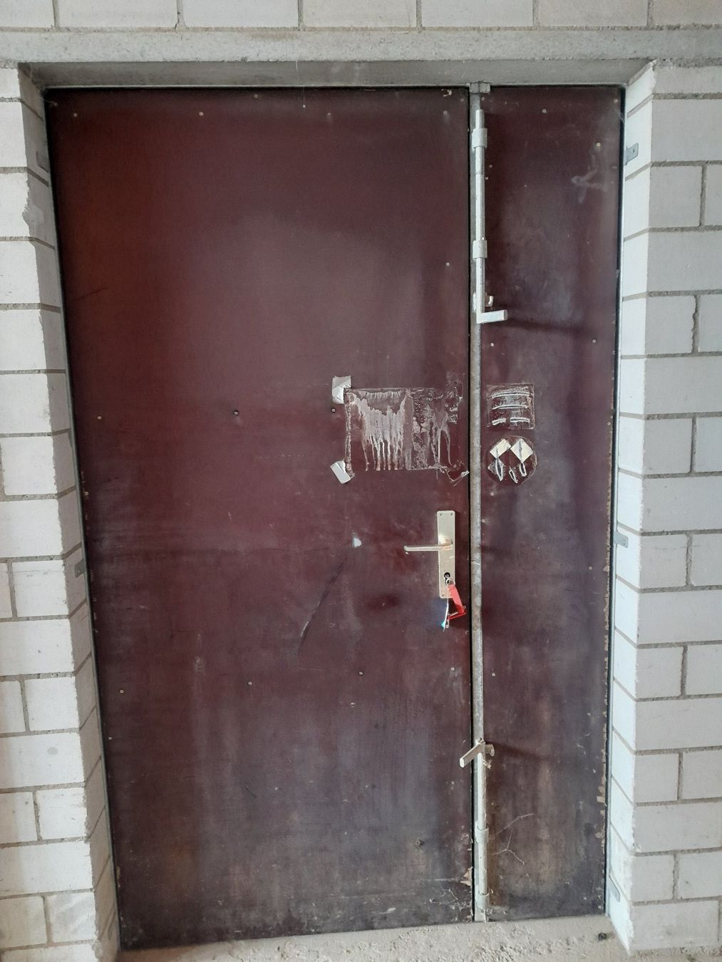 Porte: Massive 2-flüglige Tür – Usato da Utzenstorf venduto da Schleimi007 1
