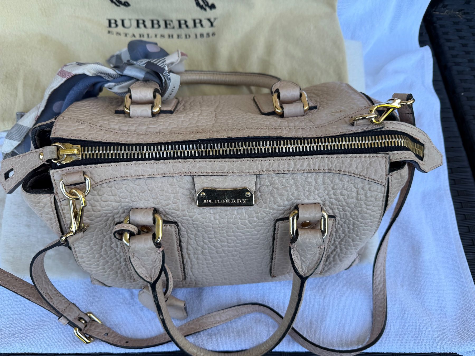 Burberry Taschen für Damen: Burberry Clifton – Gebraucht aus Steinen von FIN 2