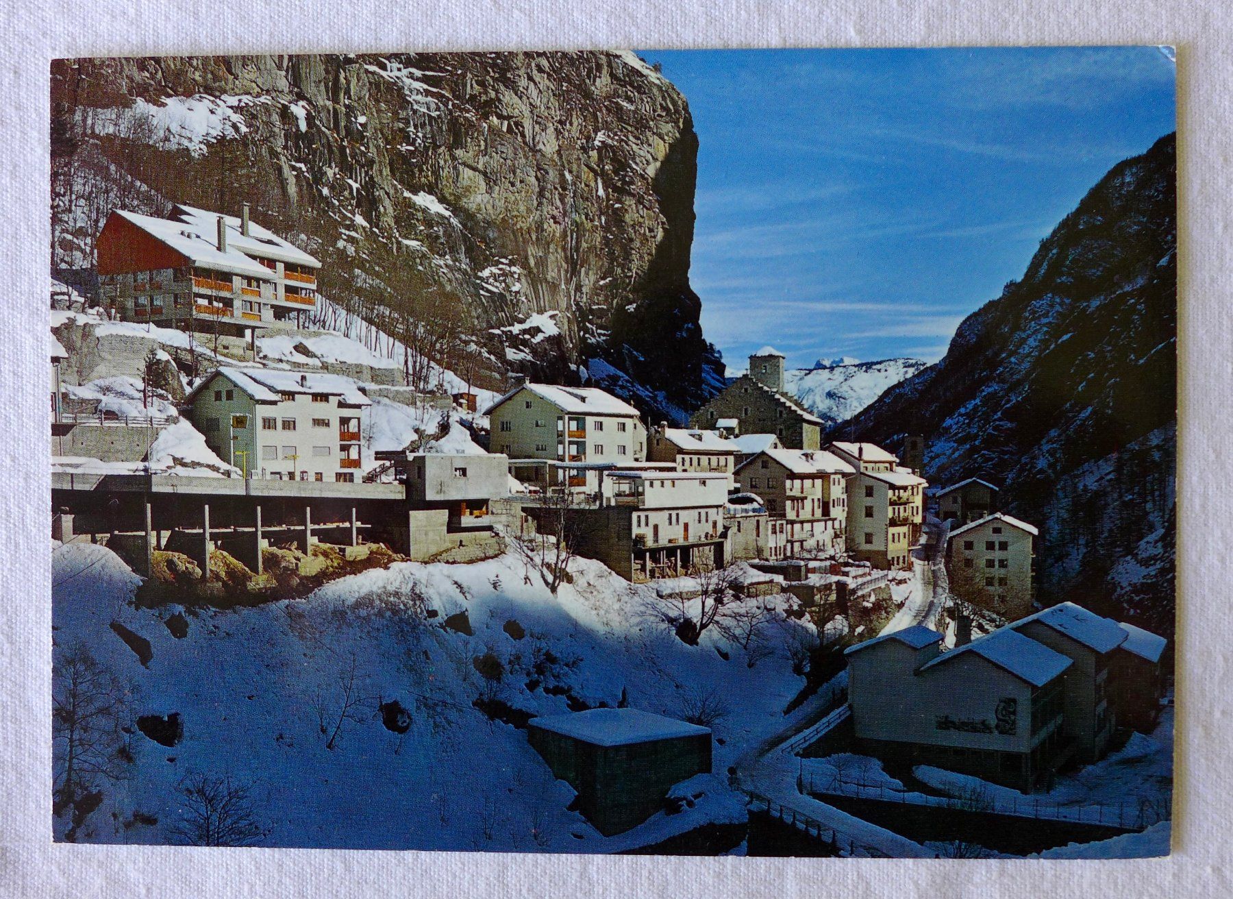 Cartoline postali: AK GONDO VS, Dorfansicht – Usato da Wallisellen venduto da aloa09