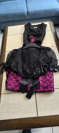 wunderschönes knielanges Dirndl mit Bluse