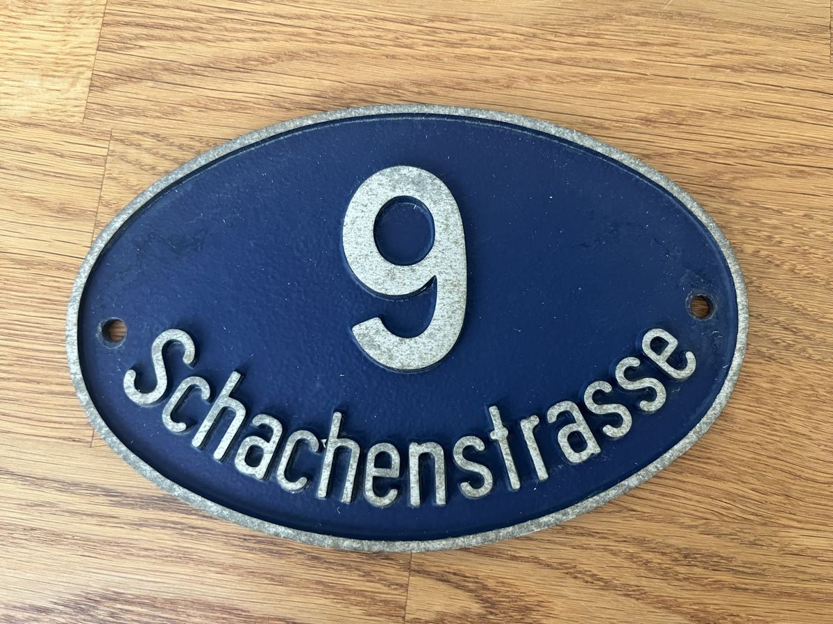 Insegne: Hausnummer 9 Schachenstrasse Schild oval blau – Usato da Sursee venduto da abcdxyz