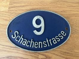 Hausnummer 9 Schachenstrasse Schild oval blau