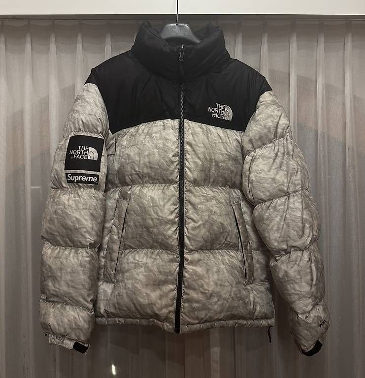North Face Giacche: Supreme The North Face Paper Print Nuptse Jacket – Usato da Heiligkreuz (Mels) venduto da car_rt9w