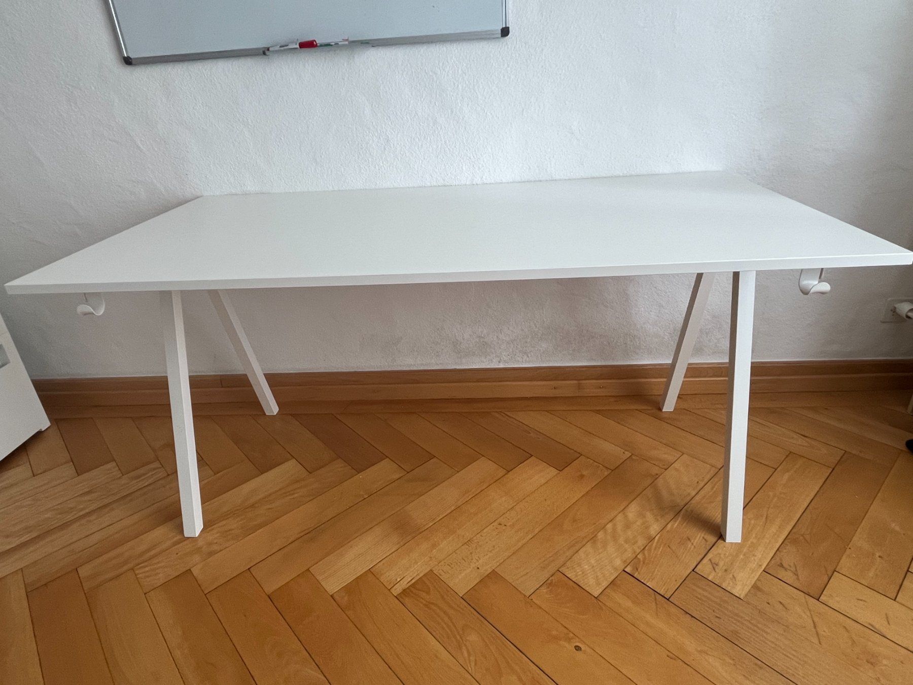 Ikea Tavoli: IKEA TROTTEN Schreibtisch, Weiss – Usato da St. Gallen venduto da eti_k9yn 2