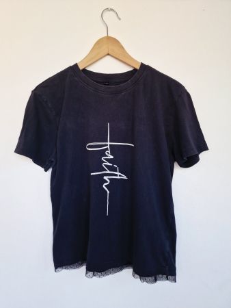 Damen T-Shirt "FAITH" Gr. S Schwarz mit Spitzen unten
