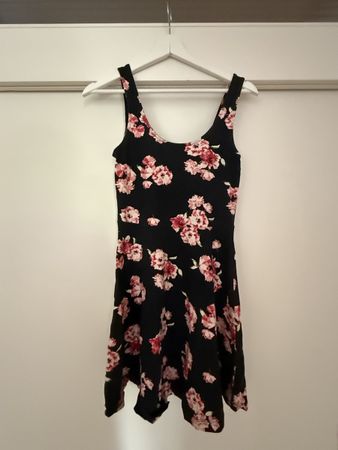 Damen Kleid mit Blumenmuster Grösse S