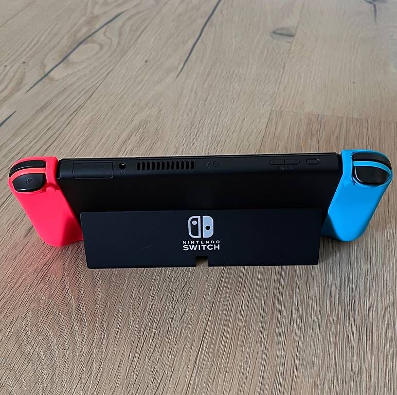 Nintendo Console: Nintendo Switch OLED – Usato da jona venduto da nixli123 4