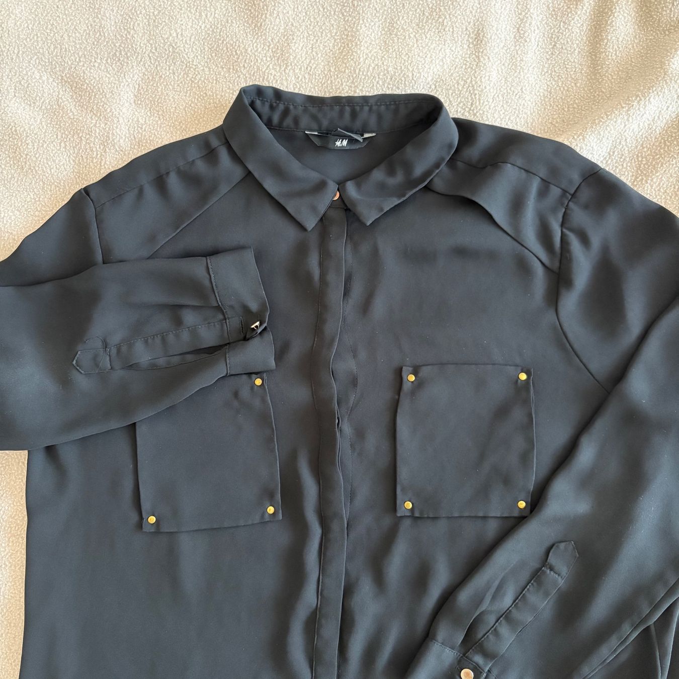 H&M Blusen: Chic black long-sleeve shirt – Gebraucht aus Montreux von m.mlkstn 1