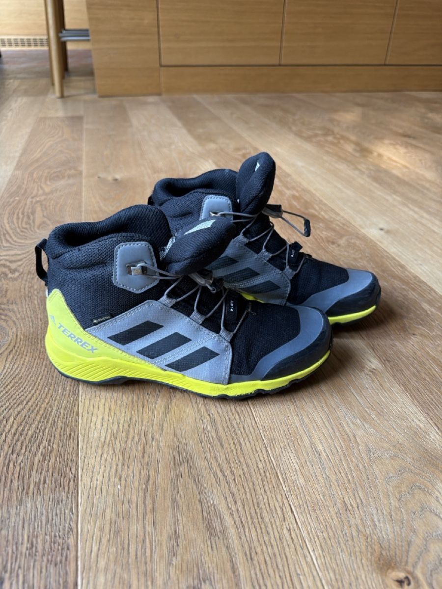 Schuhe für Jungen: Terrex Adidas Gr.37 1/3 – Gebraucht aus Zürich von terevel