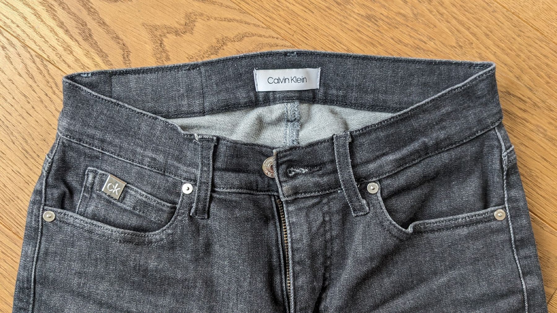 Calvin Klein Jeans: Calvin Klein Jeans Grösse 28/32 – Nuovo (secondo la descrizione) da Zürich venduto da broedl 1