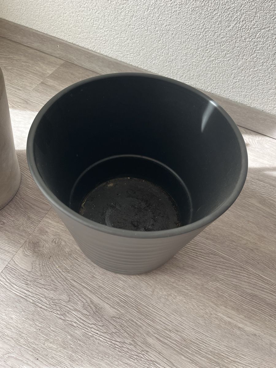 Vasi per fiori: Grand cache pot – Usato da La Chaux-de-Fonds venduto da Trogir
